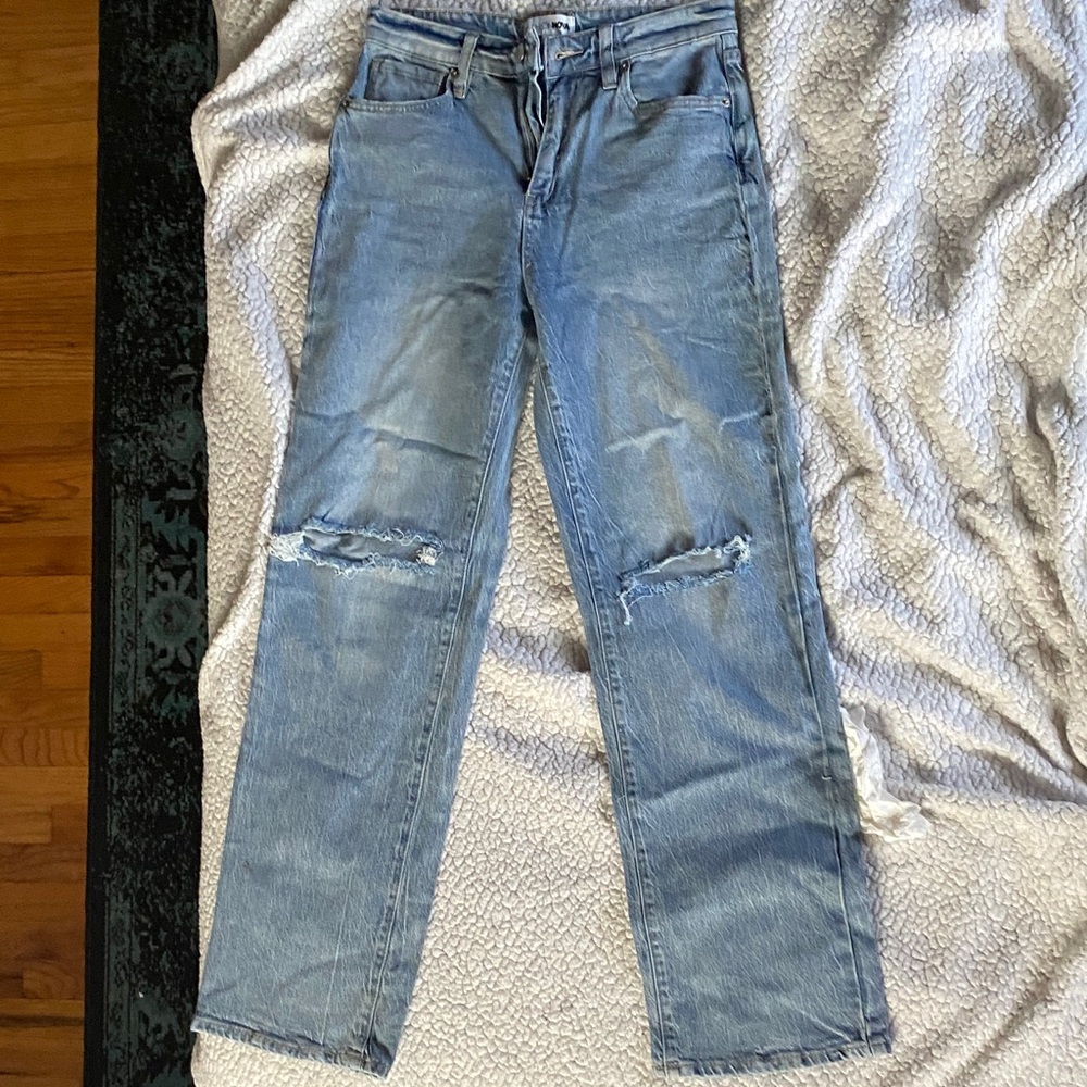 Fashion Nova size 5 Distressed Women’s Jeans